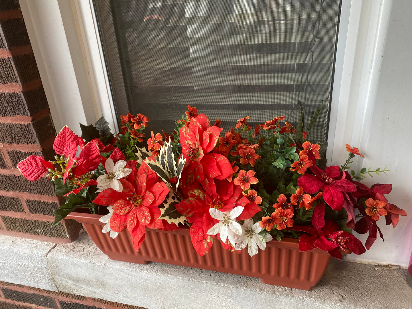 Seasonal windowsill planters